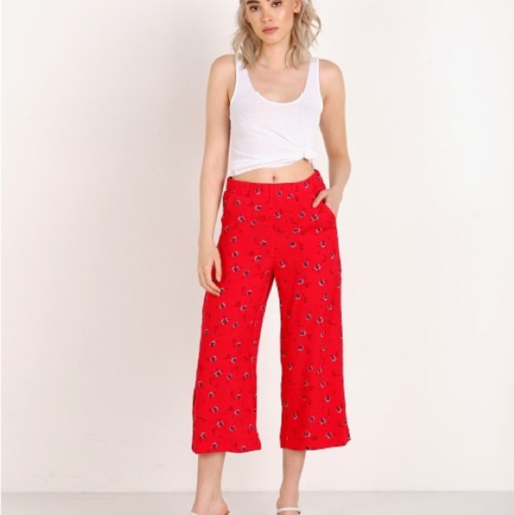 Knot Sisters Seaside red  floral elastic waist pockets cropped pant’s summer XS